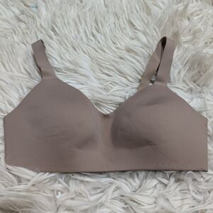Lululemon 34D bra hold true